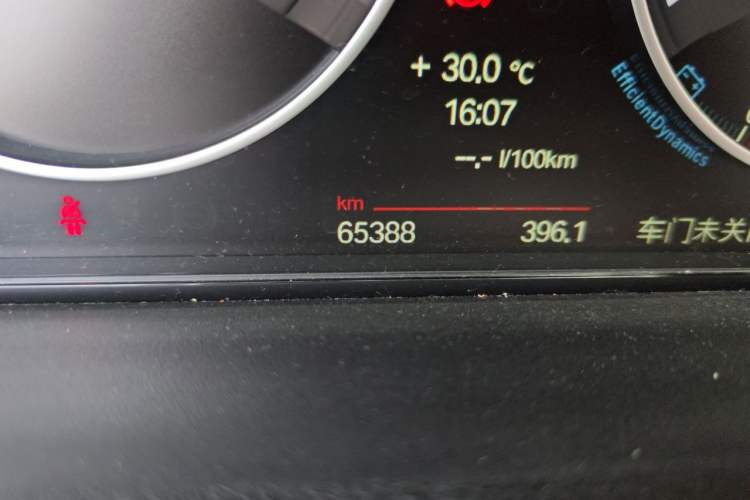 Used BMW 3 Series 2014 320Li Luxury Design Package Odometer Close Up