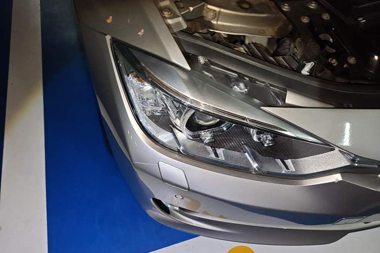 Used BMW 3 Series 2014 320Li Fashion Model Right Front Headlight