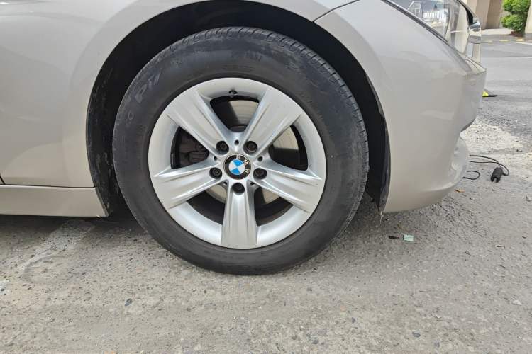 Used BMW 3 Series 2014 320i Active Edition Right Front Wheel Hub