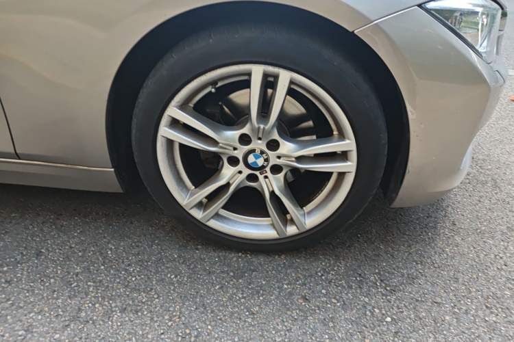 Used BMW 3 Series 2014 320Li Fashion Model Right Front Wheel Hub