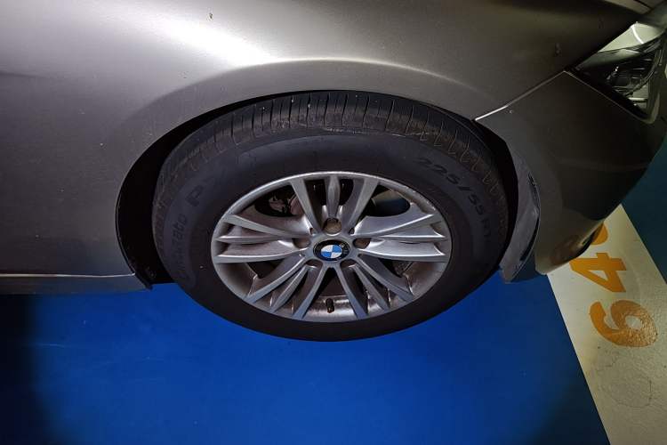 Used BMW 3 Series 2014 320Li Fashion Model Right Front Wheel Hub