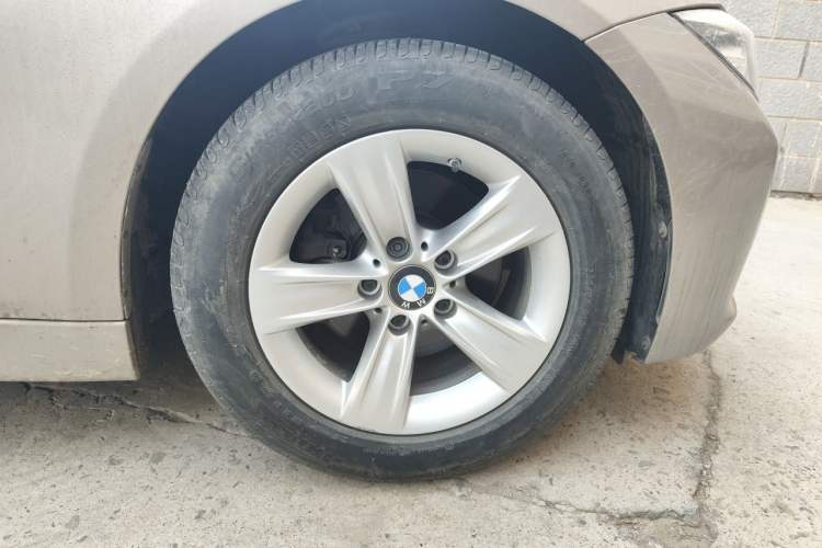 Used BMW 3 Series 2014 320i Sport Edition Right Front Wheel Hub