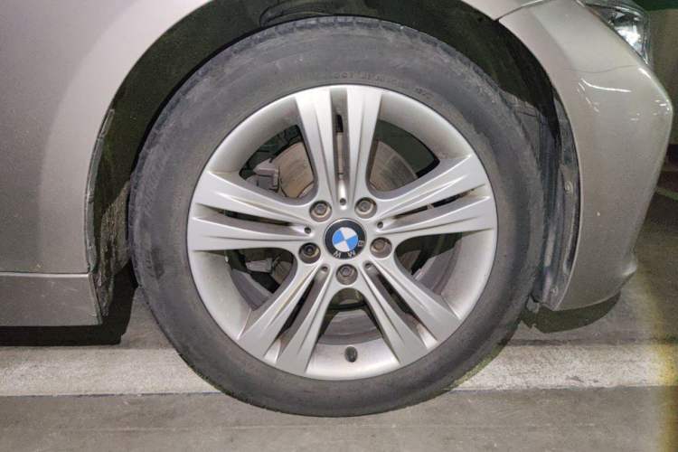 Used BMW 3 Series 2014 320i Sport Design Package Right Front Wheel Hub