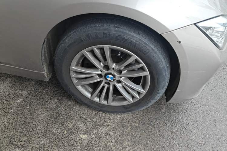 Used BMW 3 Series 2014 320Li Fashion Model Right Front Wheel Hub