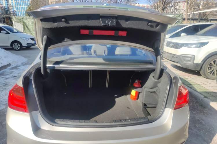 Used BMW 3 Series 2014 320i Sport Edition Trunk