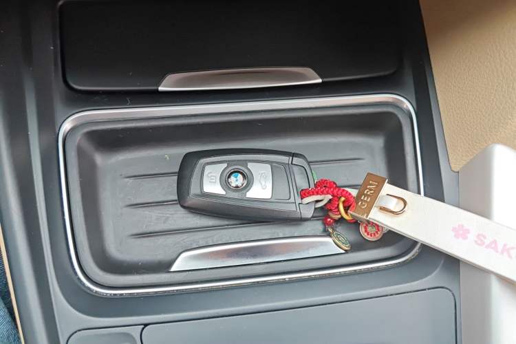 Used BMW 3 Series 2014 320i Active Edition Vehicle Key