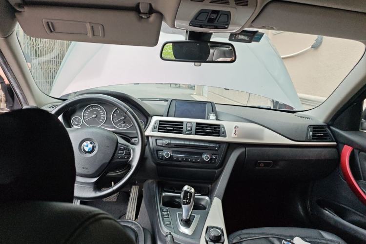 Used BMW 3 Series 2014 320i Sport Edition Center Console