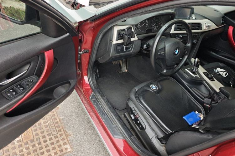 Used BMW 3 Series 2014 320i Sport Edition Driver Seat