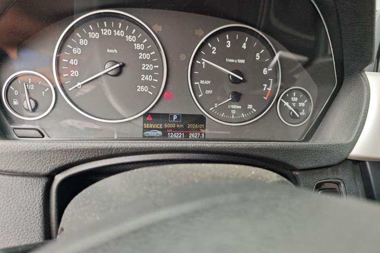 Used BMW 3 Series 2014 320i Sport Edition Odometer Close Up