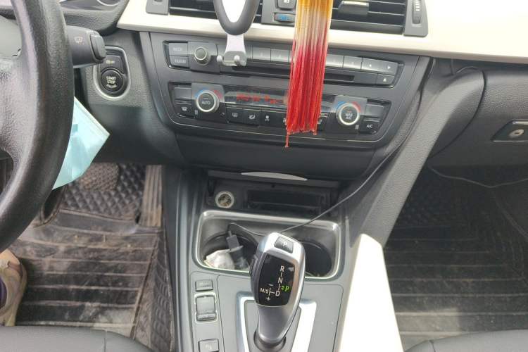 Used BMW 3 Series 2014 320Li Fashion Model Audio And AC Panel