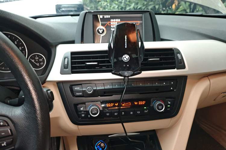 Used BMW 3 Series 2014 320i Sport Edition Audio And AC Panel