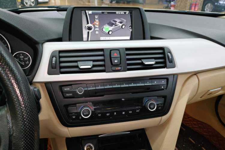 Used BMW 3 Series 2014 320Li Fashion Model Audio And AC Panel