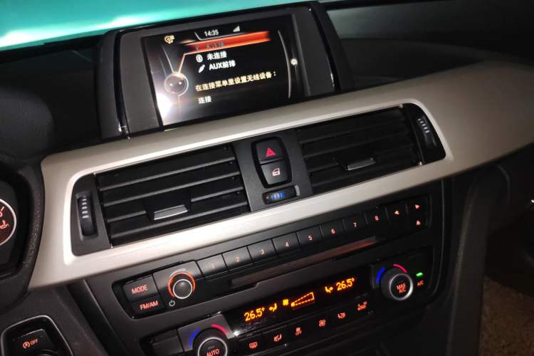 Used BMW 3 Series 2014 320Li Fashion Model Audio And AC Panel