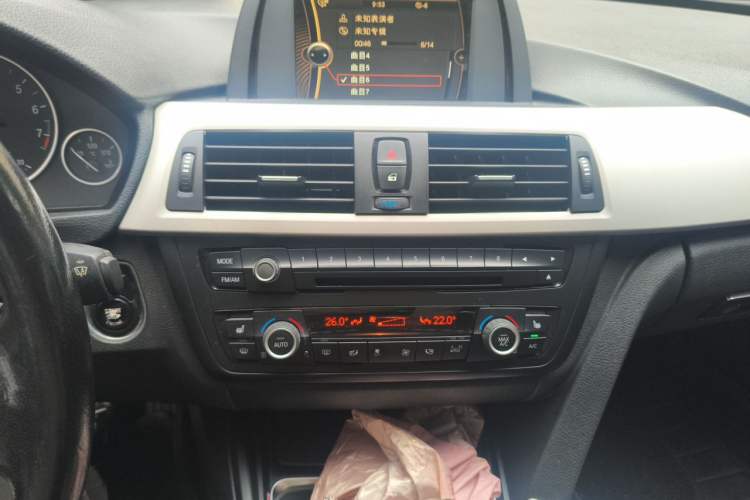 Used BMW 3 Series 2014 320i Sport Edition Audio And AC Panel