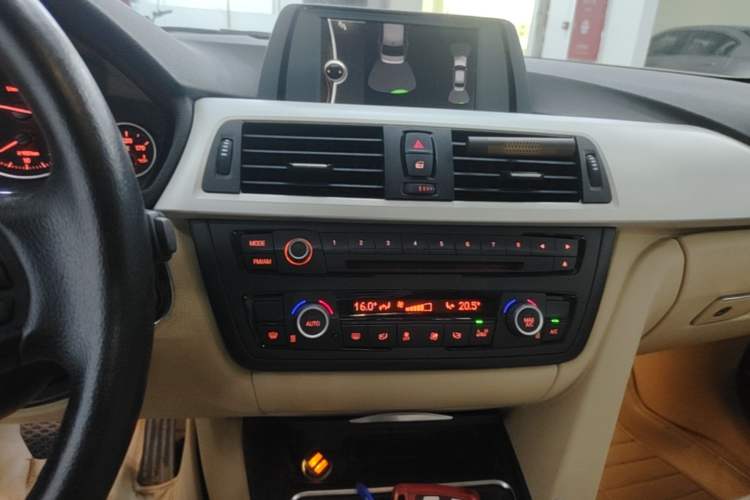 Used BMW 3 Series 2014 320Li Fashion Model Audio And AC Panel