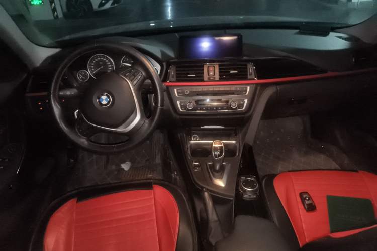 Used BMW 3 Series 2014 320i Sport Design Package Center Console