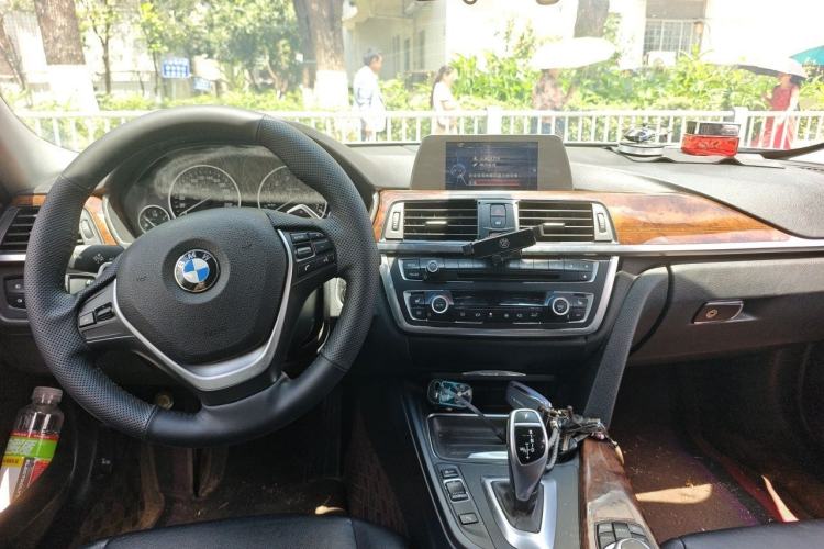 Used BMW 3 Series 2014 320i Sport Edition Center Console