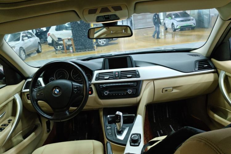 Used BMW 3 Series 2014 320Li Fashion Model Center Console