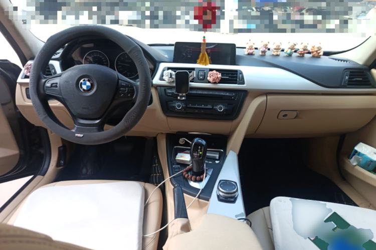 Used BMW 3 Series 2014 320i Active Edition Center Console
