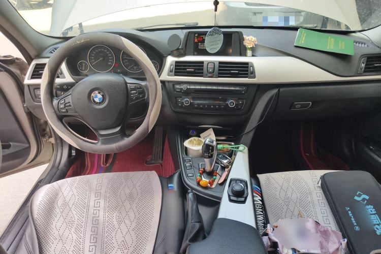 Used BMW 3 Series 2014 320i Sport Edition Center Console