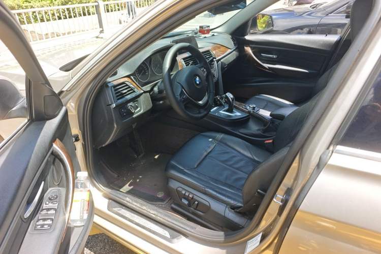 Used BMW 3 Series 2014 320i Sport Edition Driver Seat
