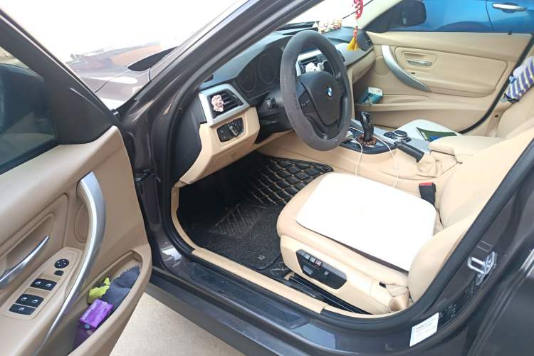 Used BMW 3 Series 2014 320i Active Edition Driver Seat