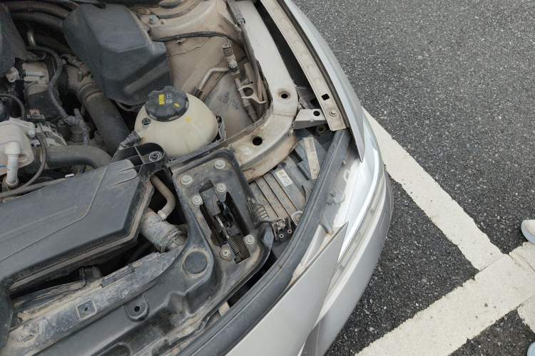 Used BMW 3 Series 2014 320Li Fashion Model Engine Bay Left