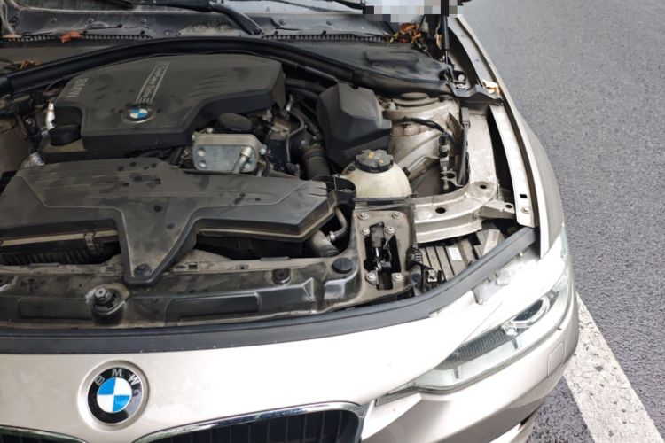 Used BMW 3 Series 2014 320i Sport Edition Engine Bay Left