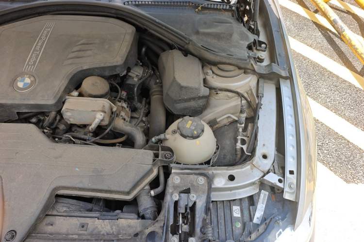 Used BMW 3 Series 2014 320i Sport Edition Engine Bay Left