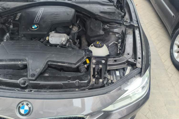 Used BMW 3 Series 2014 320i Sport Edition Engine Bay Left