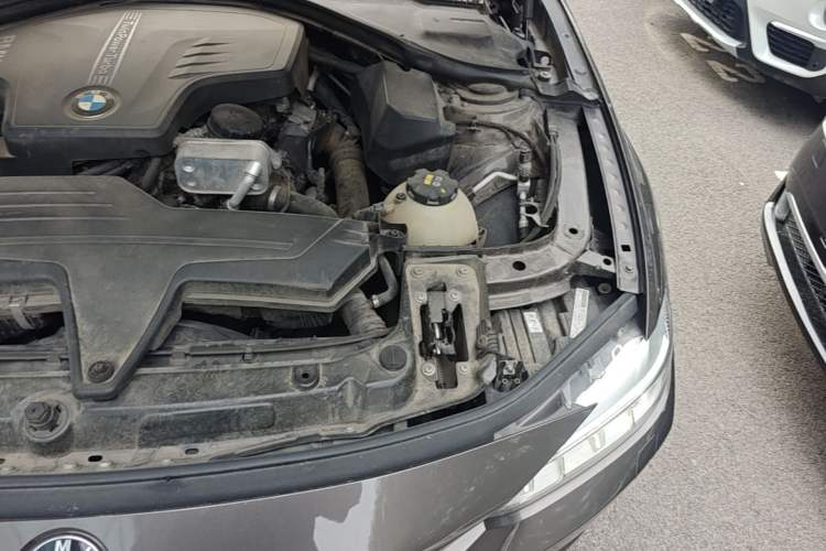 Used BMW 3 Series 2014 328Li Fashion Model Engine Bay Left