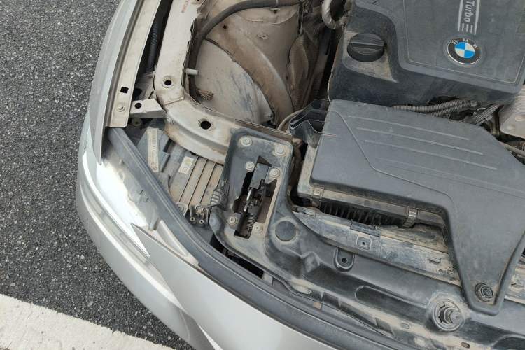 Used BMW 3 Series 2014 320Li Fashion Model Engine Bay Right