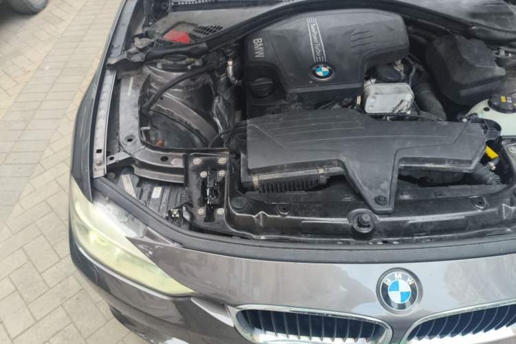 Used BMW 3 Series 2014 320i Sport Edition Engine Bay Right