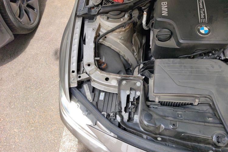 Used BMW 3 Series 2014 320i Sport Design Package Engine Bay Right