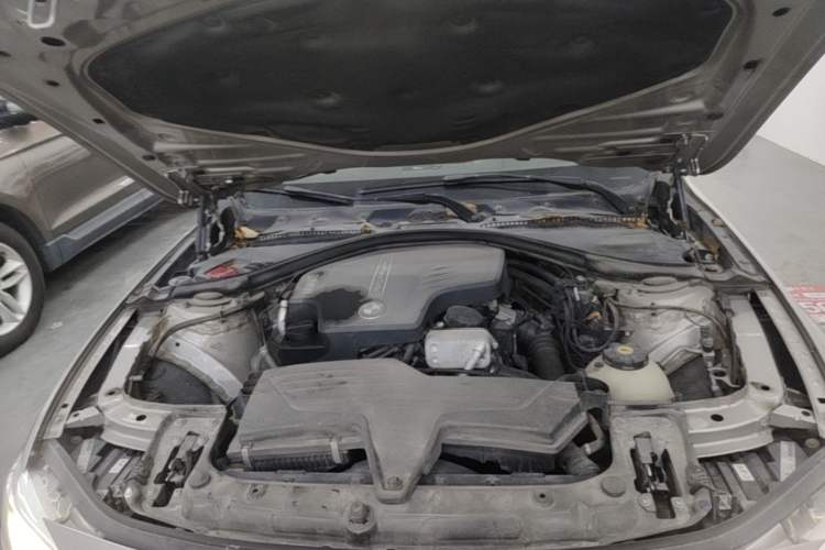 Used BMW 3 Series 2014 320Li Fashion Model Engine Bay