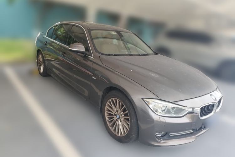 Used BMW 3 Series 2014 320Li Luxury Design Package Front Right 45 Deg