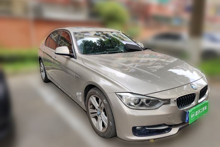 Used BMW 3 Series 2014 320i Sport Design Package Front Right 45 Deg