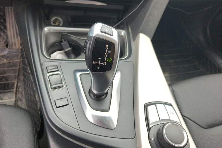 Used BMW 3 Series 2014 320Li Fashion Model Gear Lever