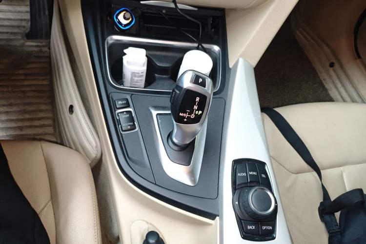 Used BMW 3 Series 2014 320i Sport Edition Gear Lever