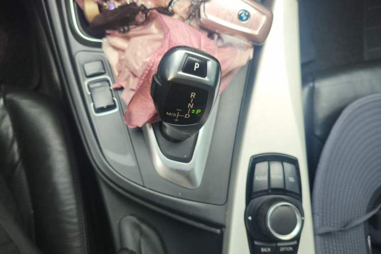 Used BMW 3 Series 2014 320i Sport Edition Gear Lever