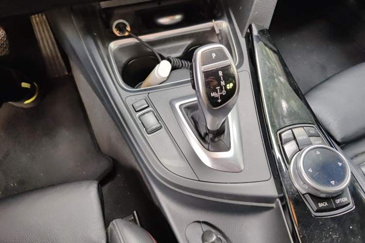 Used BMW 3 Series 2014 320i Sport Design Package Gear Lever