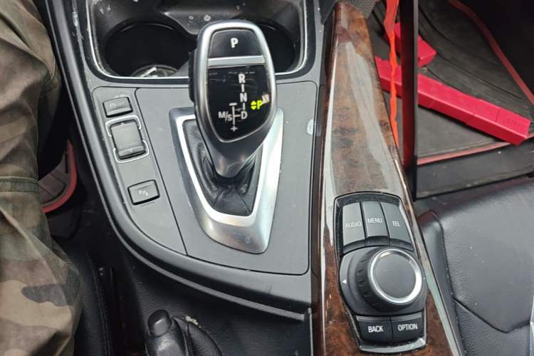 Used BMW 3 Series 2014 328Li Fashion Model Gear Lever