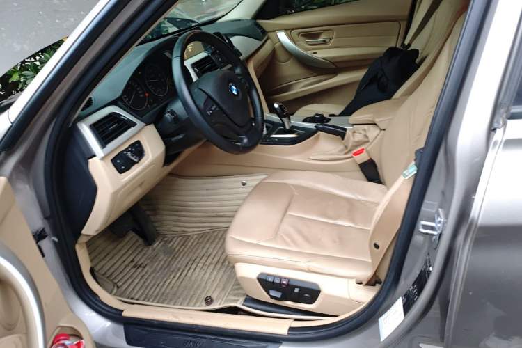 Used BMW 3 Series 2014 320i Sport Edition Left Front Seat