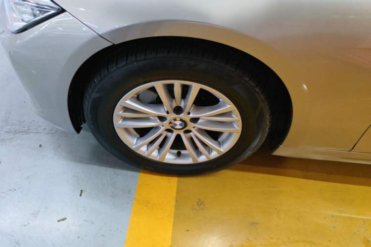 Used BMW 3 Series 2014 320Li Fashion Model Left Front Wheel Hub
