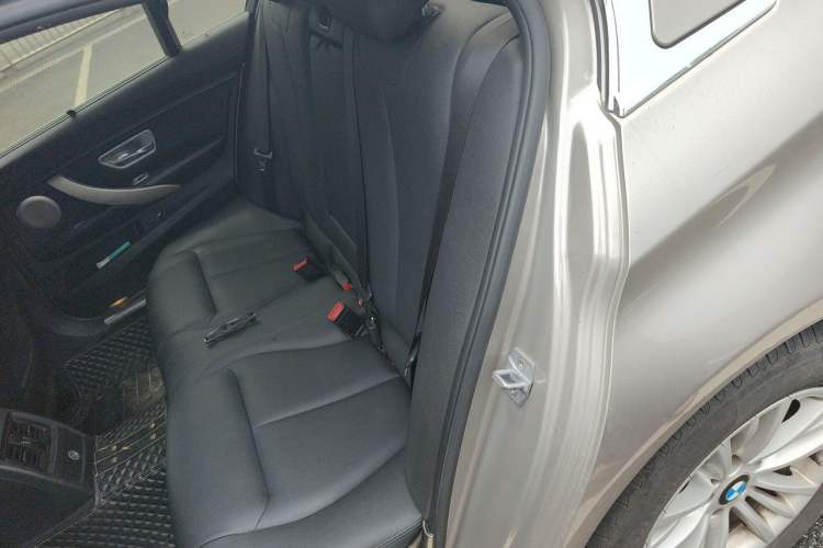 Used BMW 3 Series 2014 320Li Fashion Model Left Rear Seat