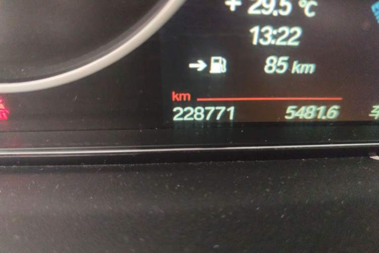 Used BMW 3 Series 2014 320Li Luxury Design Package Odometer Close Up