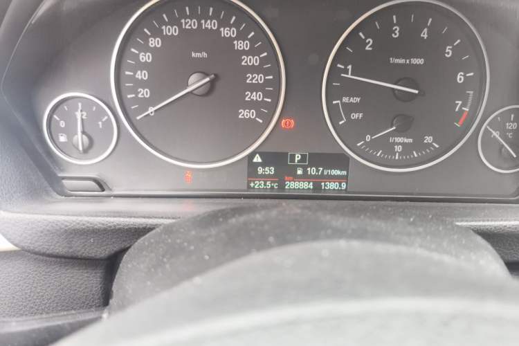 Used BMW 3 Series 2014 320i Sport Edition Odometer Close Up