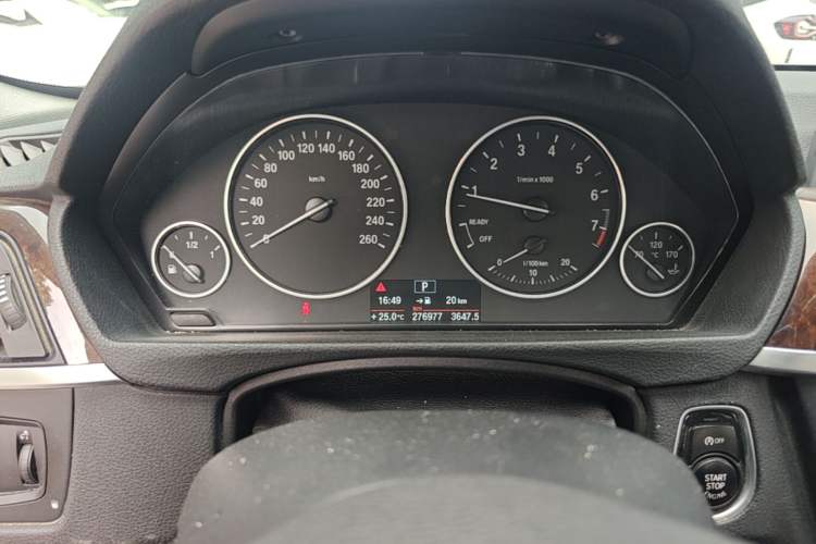 Used BMW 3 Series 2014 328Li Fashion Model Odometer Close Up