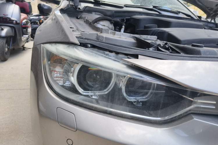 Used BMW 3 Series 2014 320i Sport Edition Right Front Headlight