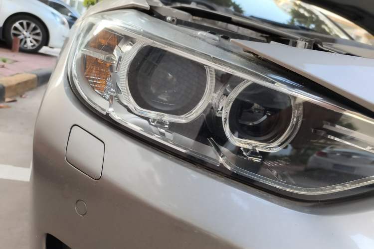 Used BMW 3 Series 2014 320Li Fashion Model Right Front Headlight